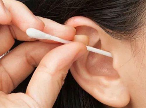 成人怎样软化耳屎呢视频,成人居家护理指南